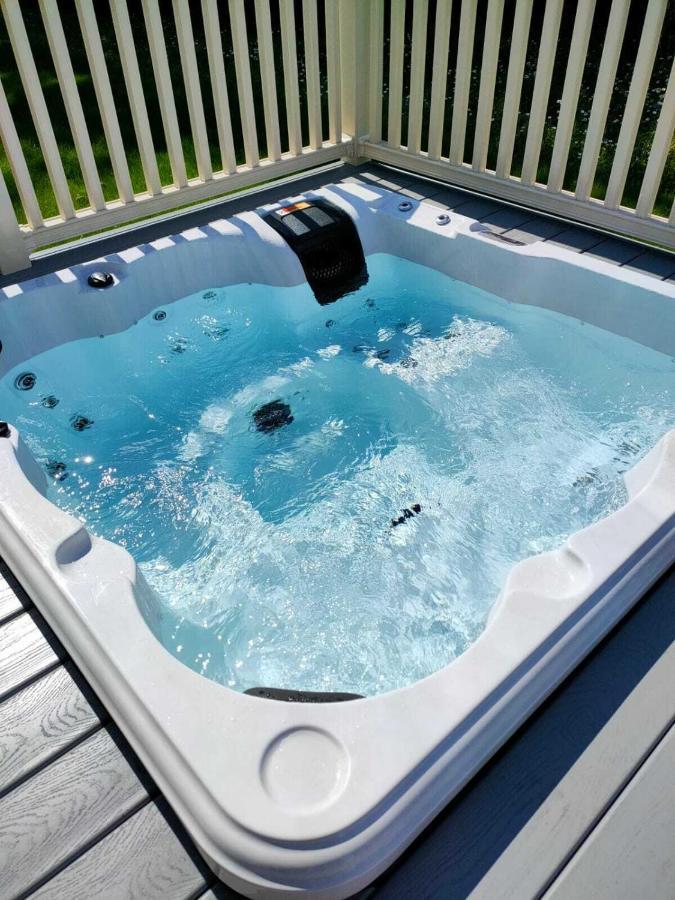 Barakah Lodge With Hot Tub York Exterior foto